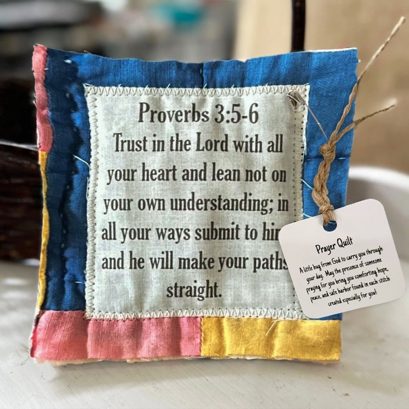 🎁🔥Prayer Quilt With Cross Inside (Approx. 5" square)
