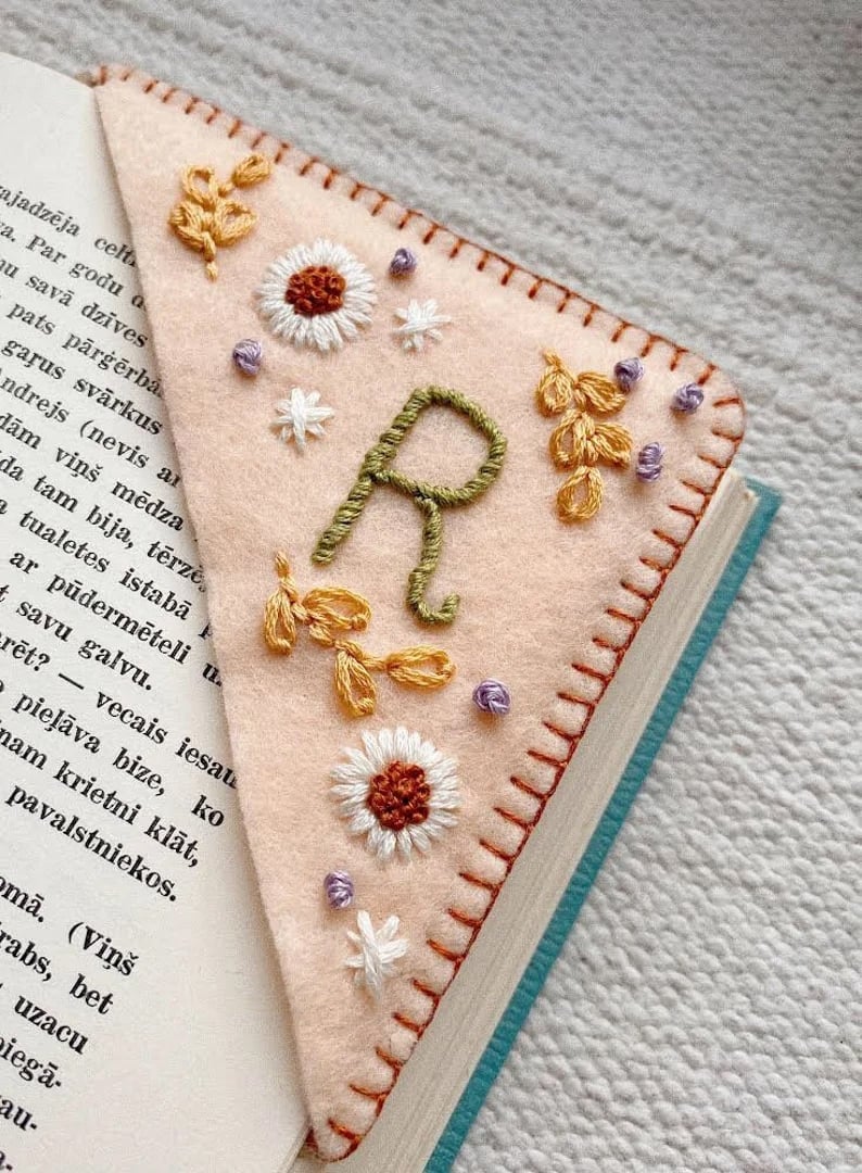 Christmas gift🎁Personalized Hand Embroidered Corner Bookmark