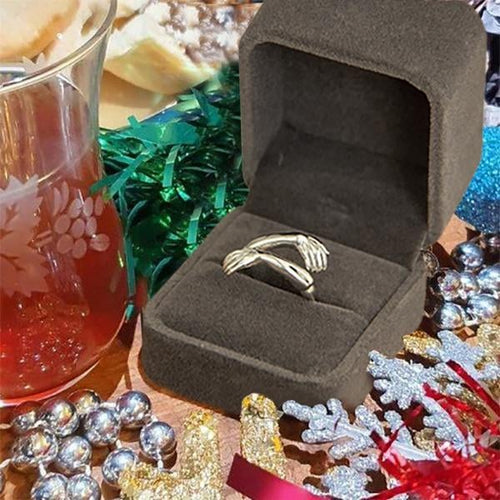 New-Couple Hug Ring Womens Day Gift Friends Mother Sister Girlfriend Gift