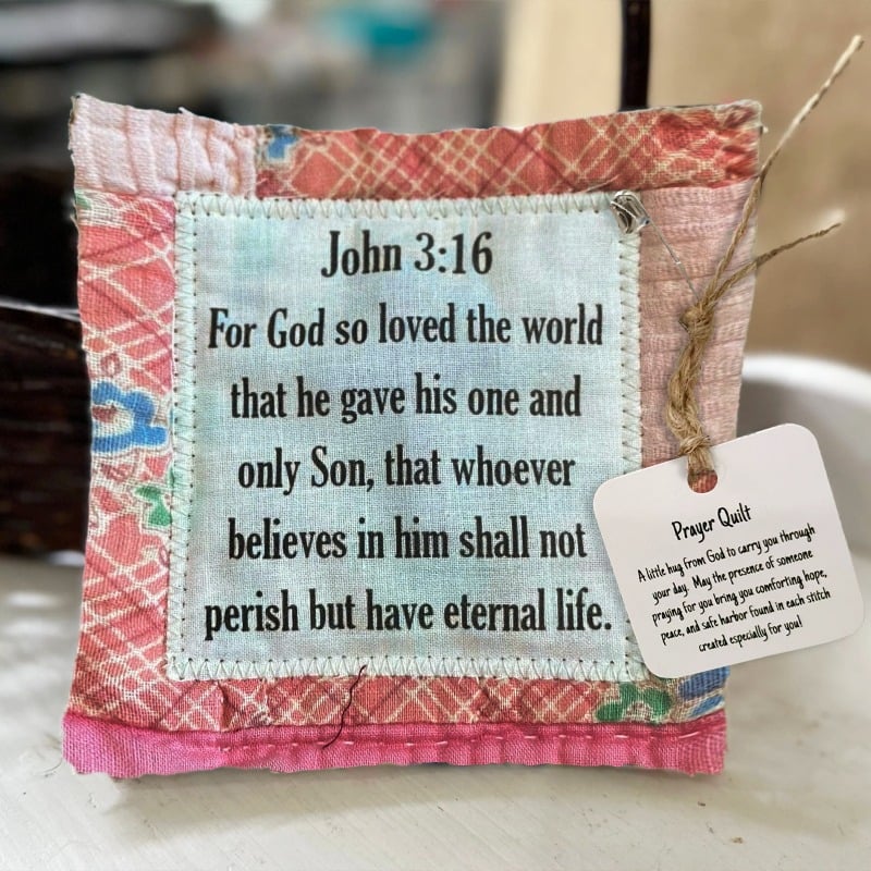 🎁🔥Prayer Quilt With Cross Inside (Approx. 5" square)