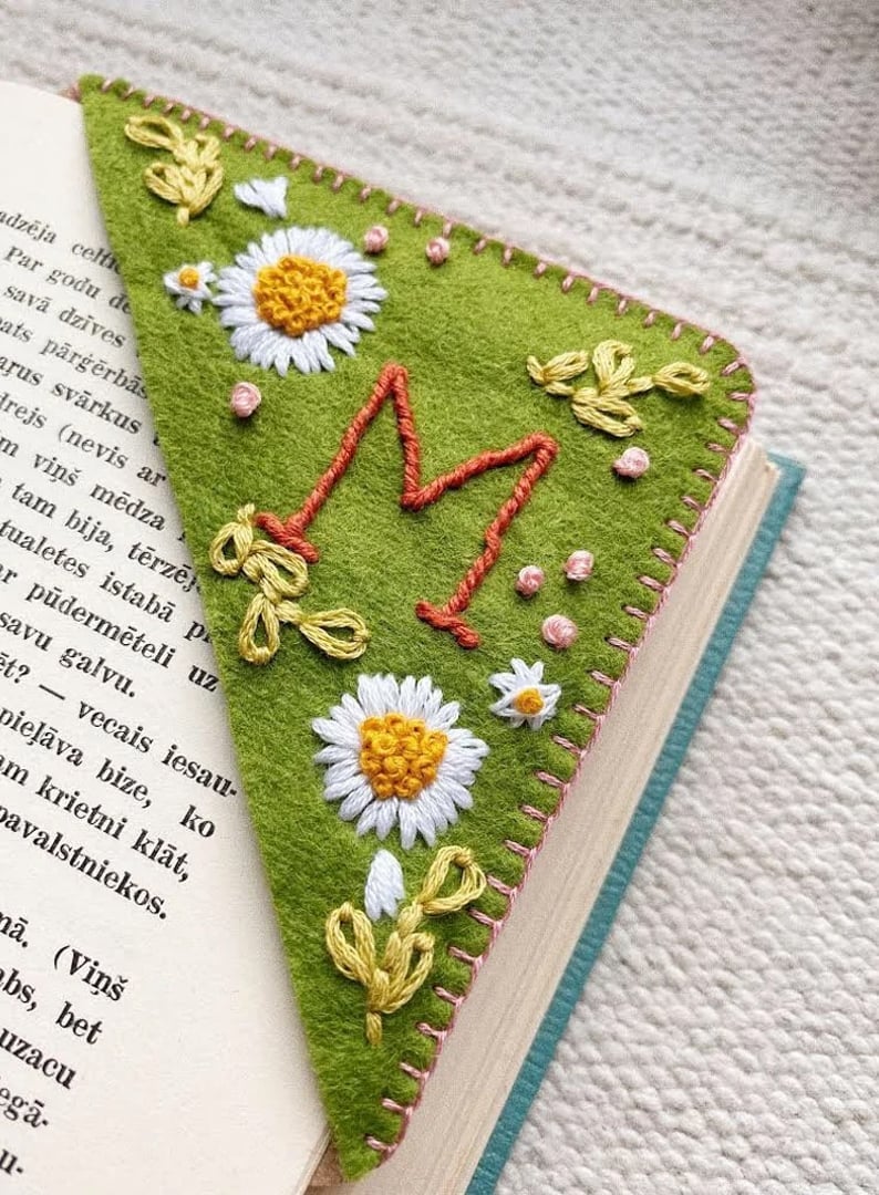 Christmas gift🎁Personalized Hand Embroidered Corner Bookmark