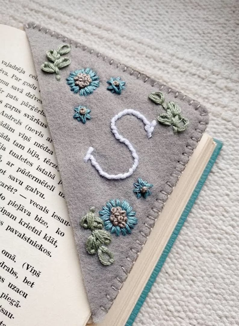 Christmas gift🎁Personalized Hand Embroidered Corner Bookmark