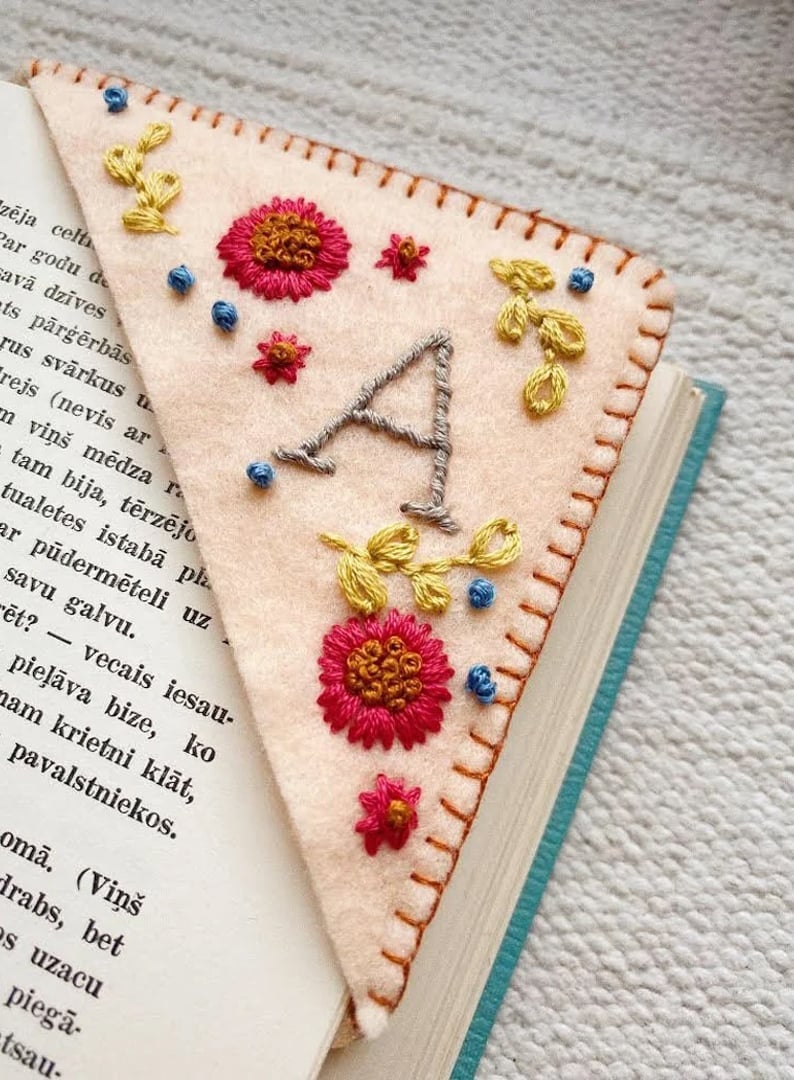 Christmas gift🎁Personalized Hand Embroidered Corner Bookmark