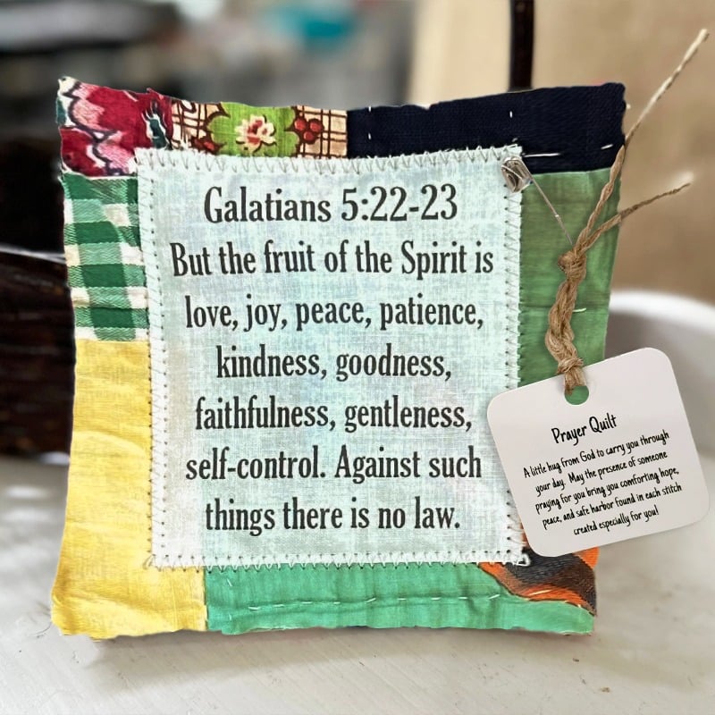 🎁🔥Prayer Quilt With Cross Inside (Approx. 5" square)